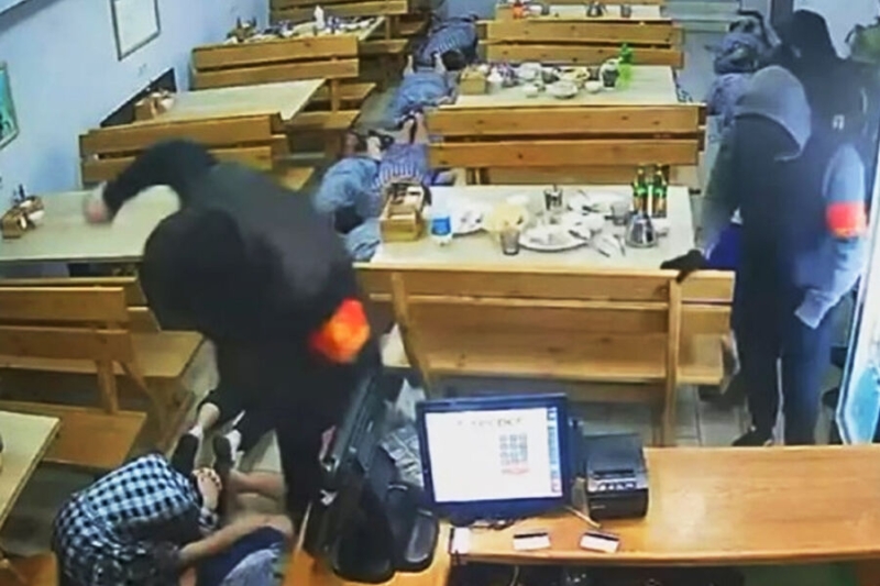 «Избили, заставили ползать». Послу России вручили ноту из-за задержания киргизов в Москве 