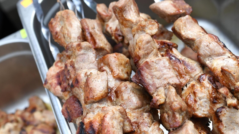 Назван самый дешевый шашлык из свинины в России