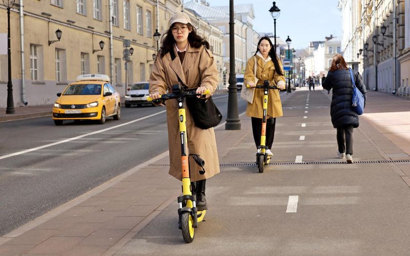 
            ПДД для самокатов в 2025 году: как ездить и какой штраф за нарушение
        