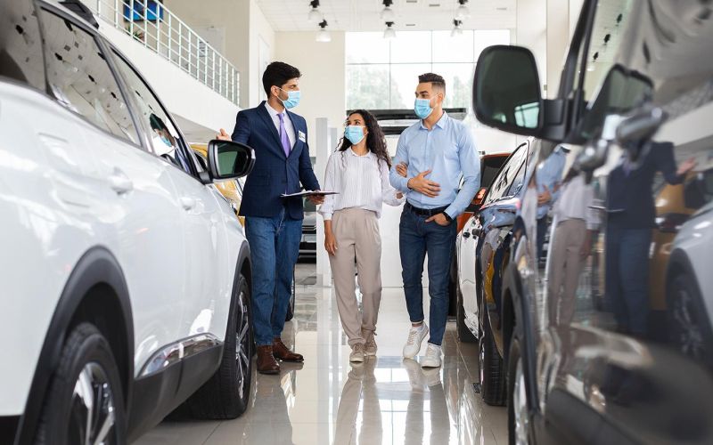 
            По 10 клиентов в масках. Какие машины и за сколько покупали в пандемию
        