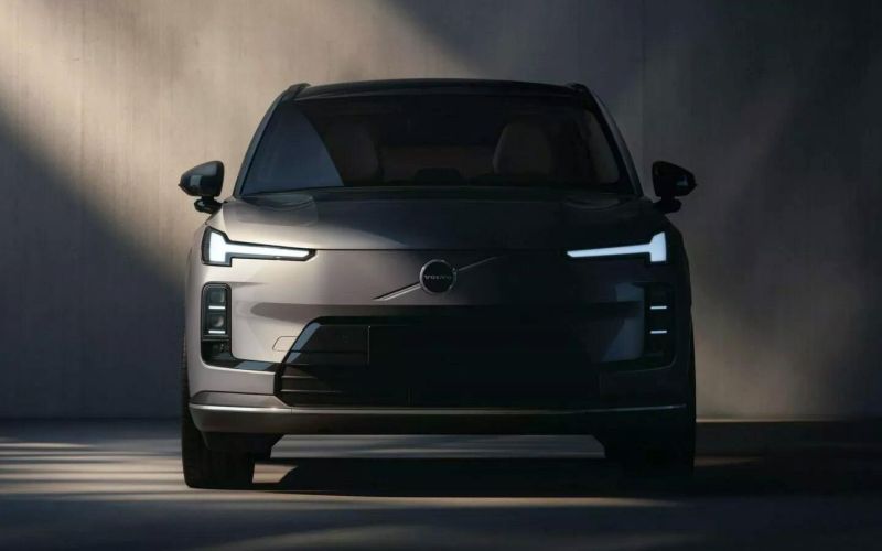 
            200 км на электротяге. Volvo показала первые фото нового XC70
        