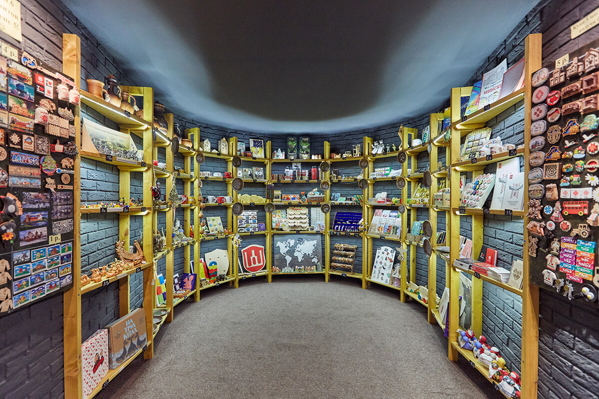 Музей с сувенирным магазином: погружение в историю и приятные покупки