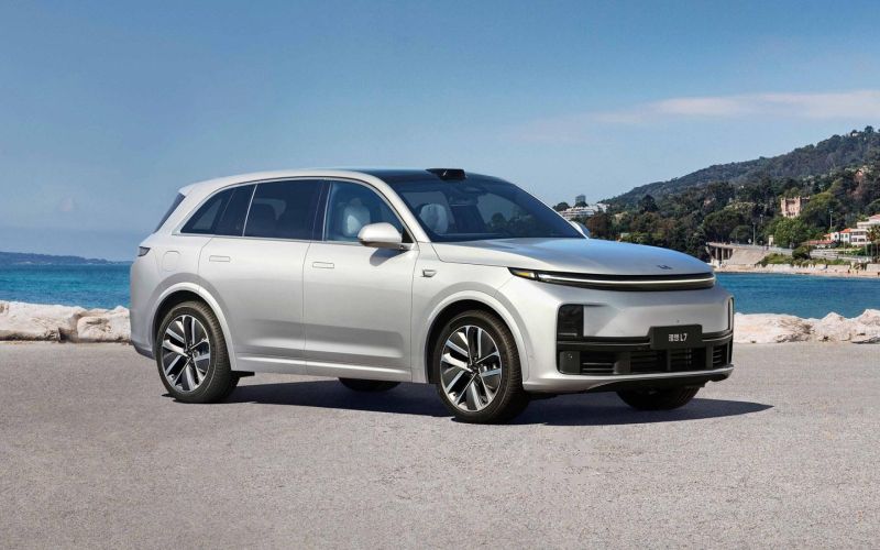 
            Гарантия — 100 тыс. км. Когда откроется первый официальный дилер Lixiang
        