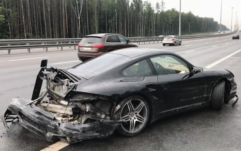 
            От McLaren до Taycan: 5 самых громких ДТП с участием российских звезд
        