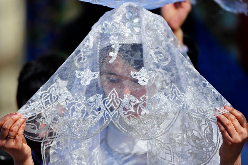 «Овощебаза с триколором»: иерей РПЦ объяснил, почему «девочки выходят замуж за мусульман»