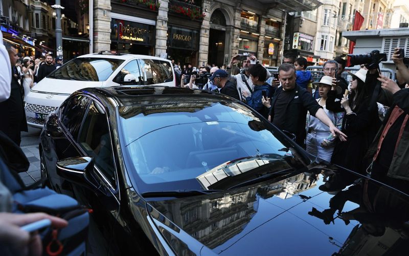 
            Переговоры в Стамбуле 15 мая. На каких машинах ездит российская делегация
        