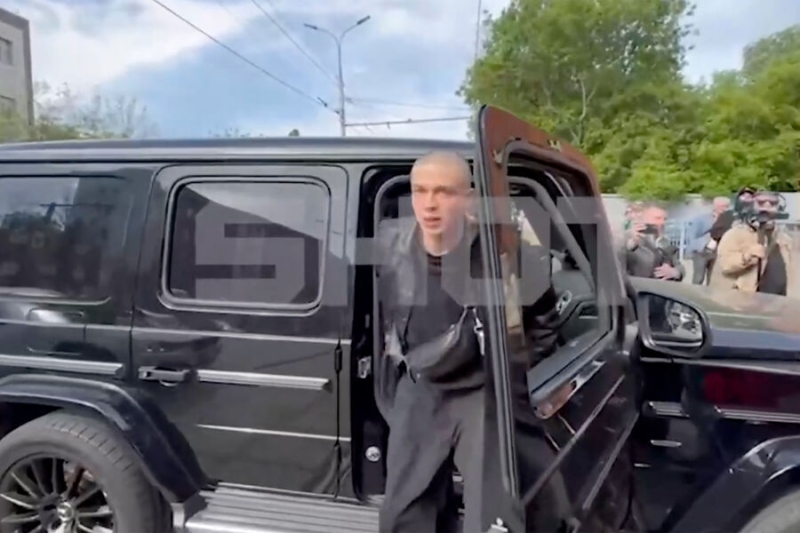 Приехал лысым на «Гелендвагене», мама плакала: актера Калюжного все-таки забрали в армию 