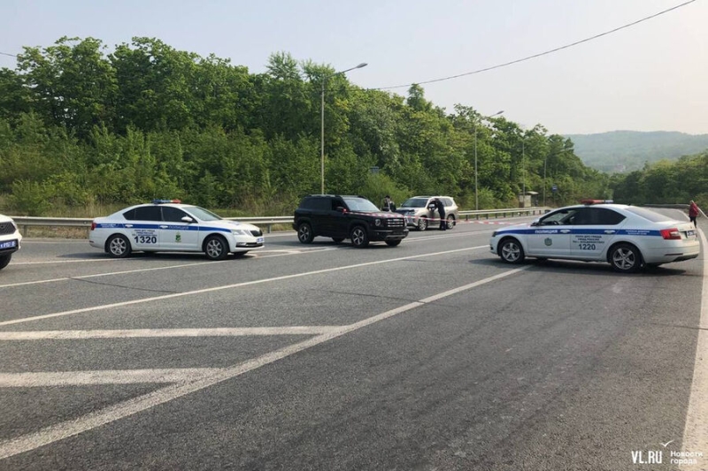 «Прогремели два взрыва, в небе завис военный вертолет»: что произошло во Владивостоке 