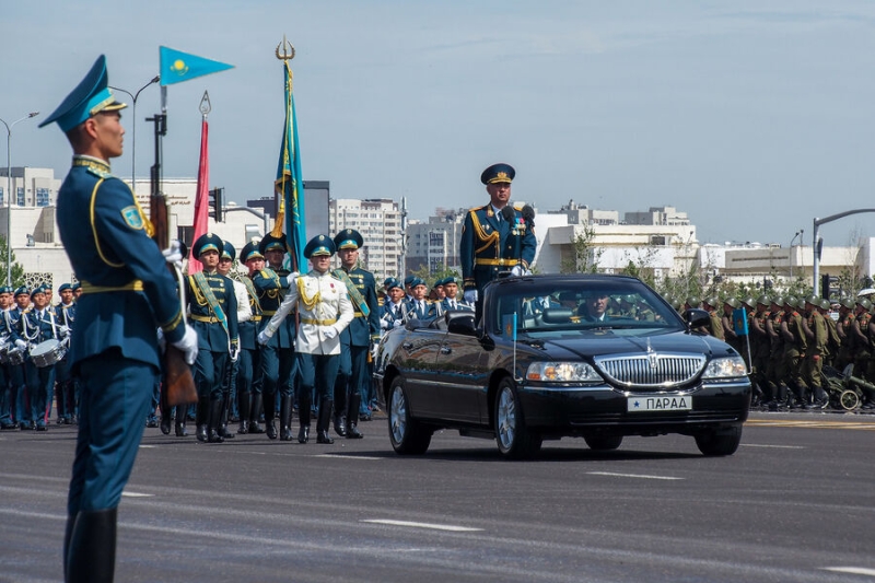 «Просим закрыть окно и отойти»: как в Казахстане дроны разгоняли жителей перед парадом Победы 