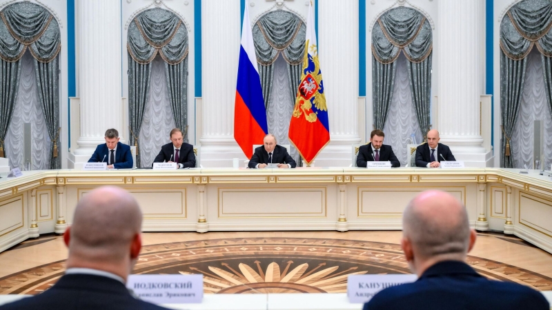 Путин заявил о важности помощи производителям в значимых направлениях