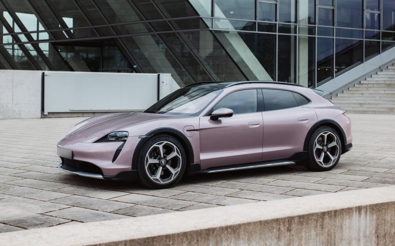 
            В Россию привезли необычный Porsche Taycan за ₽15 млн
        