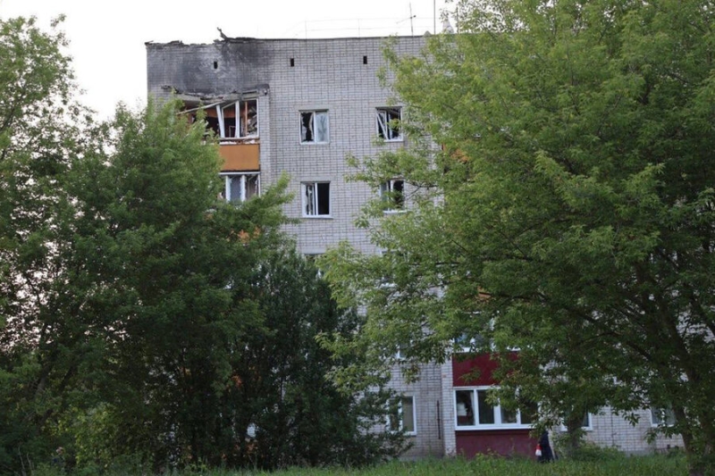 В Ельце обломки БПЛА упали на пятиэтажку и предприятие. Есть пострадавшие