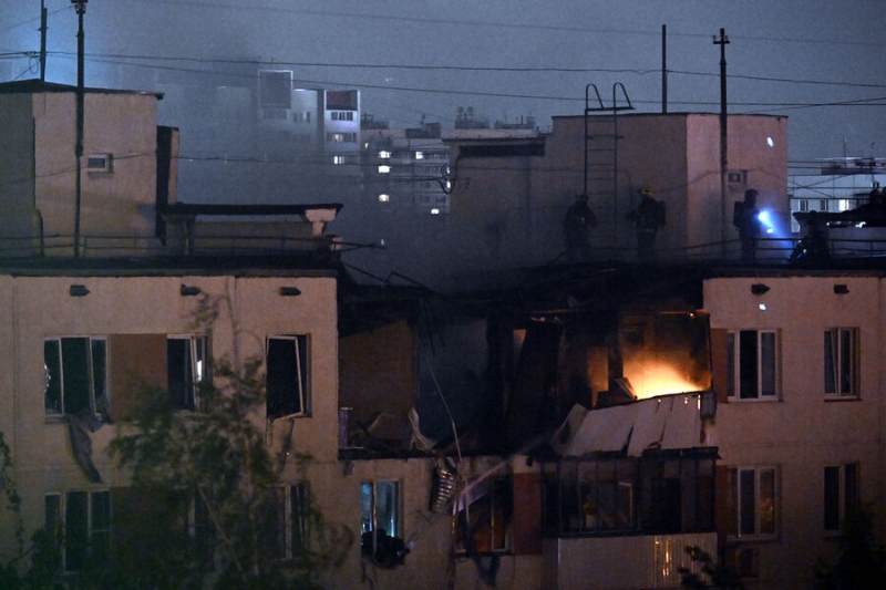 «Женщина кричала из окна: «Спасите ребенка!» Что известно о взрыве в многоэтажке в Москве 