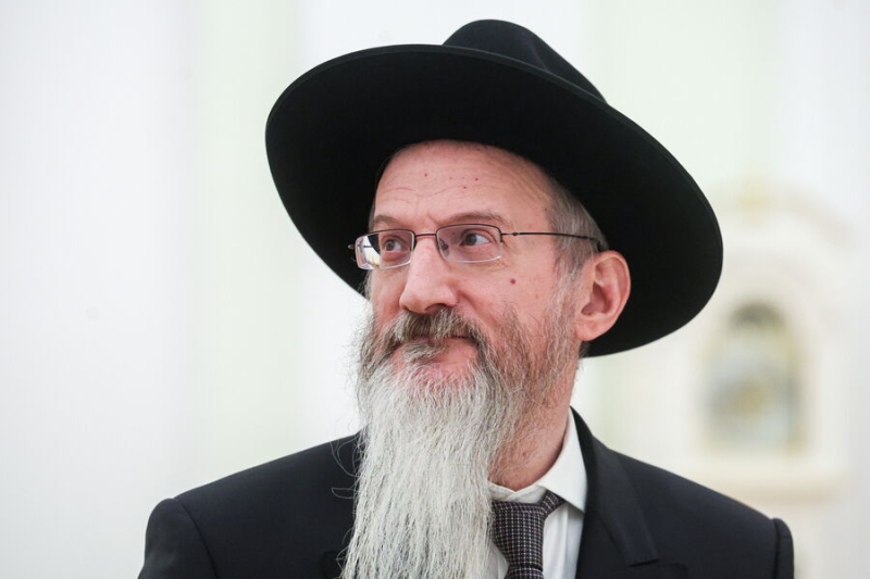 «Есть на свете неудачники»: главный раввин России — об антисемитах, «мировом заговоре» и жесте Илона Маска 