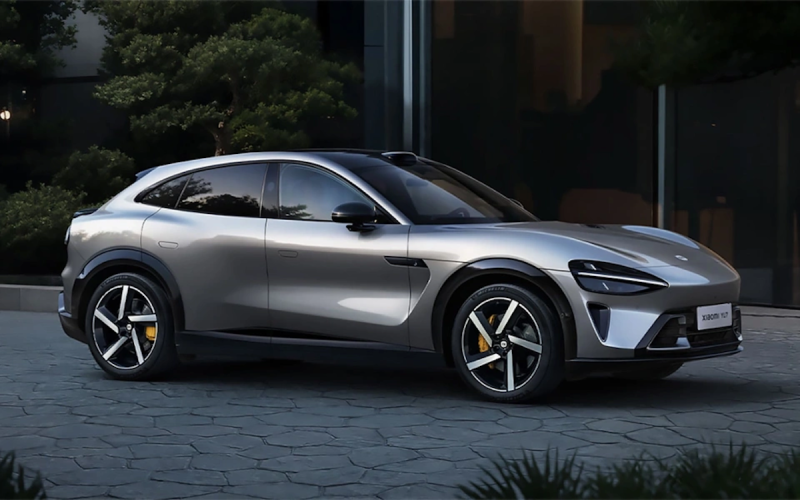 
            Названа дата начала продаж кроссовера Xiaomi YU7 с рулем как из видеоигр
        