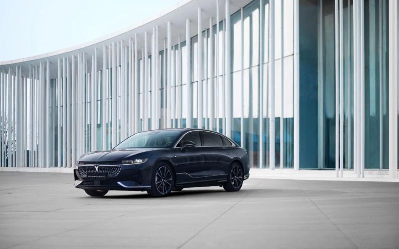 
            Названа дата премьеры гибрида Voyah Passion в России. В нем почти 400 сил
        