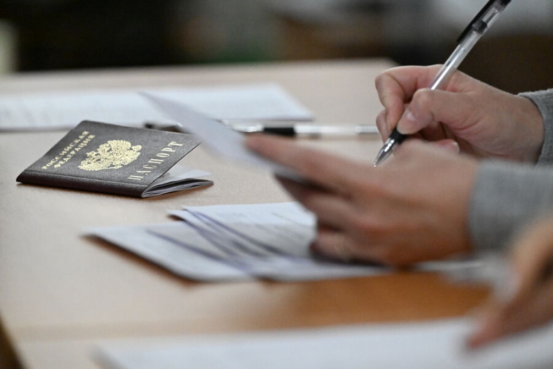 Очки с камерой, наушники и телефон в шоколаде: как школьники пытаются списать на ЕГЭ 