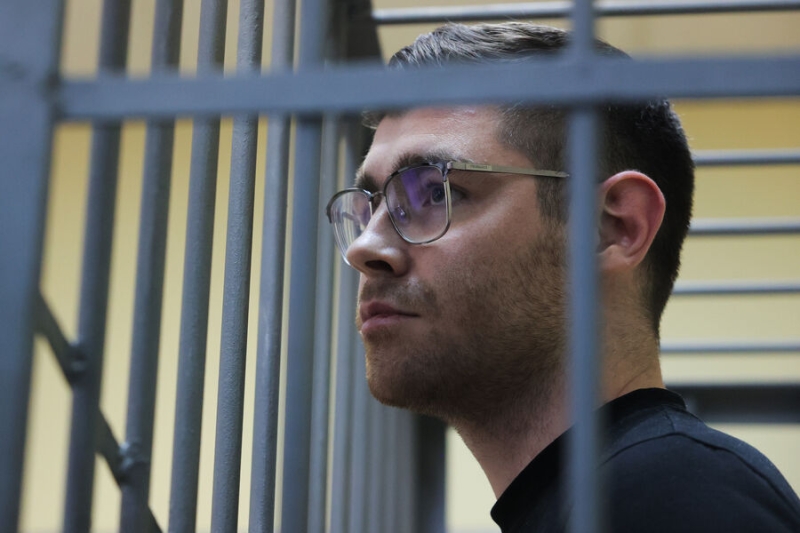 Передал дяде 20 тысяч рублей: за что арестовали редактора Ura.ru Аллаярова 