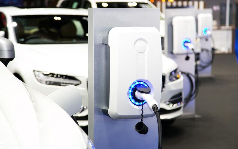 
            Почему Европа проиграла Китаю в гонке электромобилей. Сравнение моделей
        