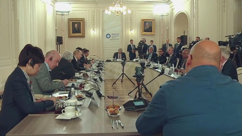 Путин заявил, что Россия становится для КНР заметным партнером в экономике