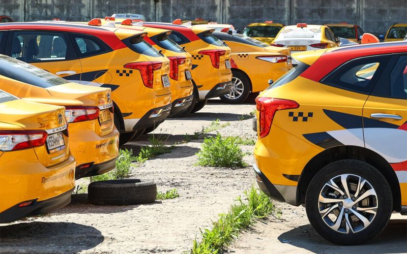 
            Сколько машин такси изъяли в Москве в 2025 году. Причина небанальная
        