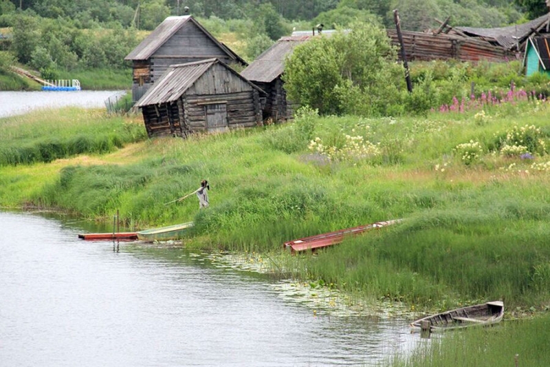 «Выходишь в уличный туалет, а тут «папарацци»: как «самая веселая деревня» воюет с туристами 