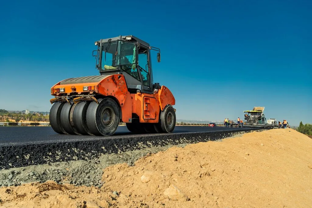 Что нужно знать об укладке асфальта: полный гид для правильного выбора и выполнения работ