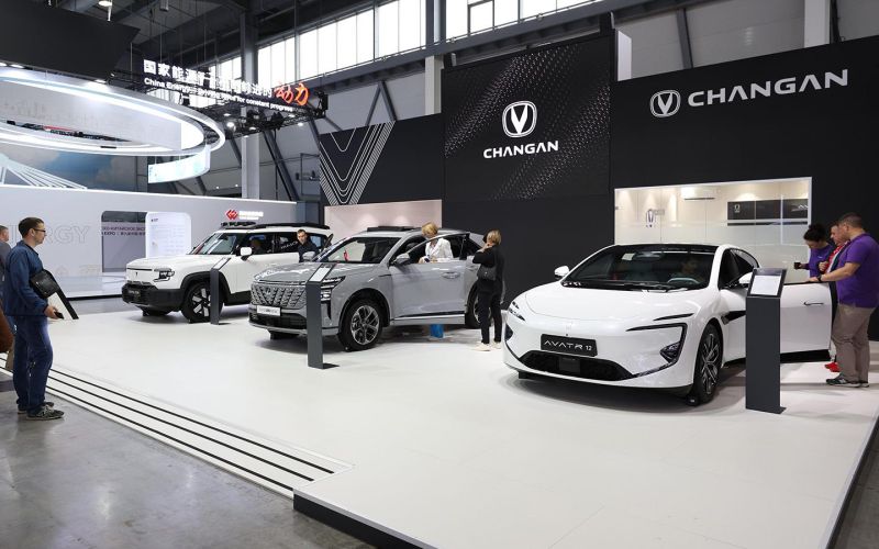 
            Changan представил в России три новые модели. Они под разными брендами
        