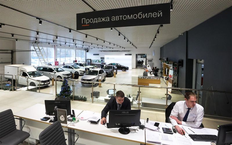 
            Дилеры рассказали, при каких условиях автопарк в России прекратит стареть
        