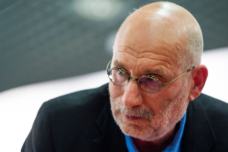 «Я их суд не признаю»: Бориса Акунина приговорили к 14 годам лишения свободы 