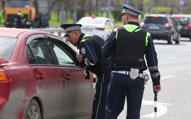 
            Может ли гаишник сесть в салон машины. Ответ экс-полицейского
        