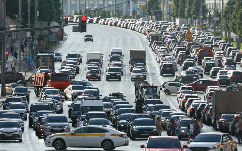 
            Новые штрафы и запреты. Вот, что поменялось для водителей этим летом
        