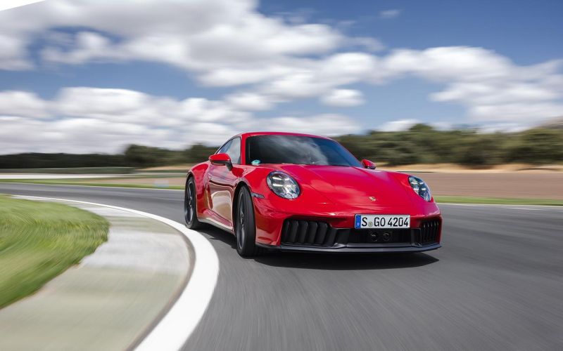 
            Porsche заявил о падении мировых продаж. Причины и цифры
        