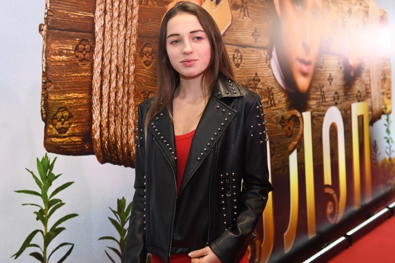 Сбежала от матери, вышла замуж в 19 лет: как живет дочь балерины Волочковой после «свадьбы века» 