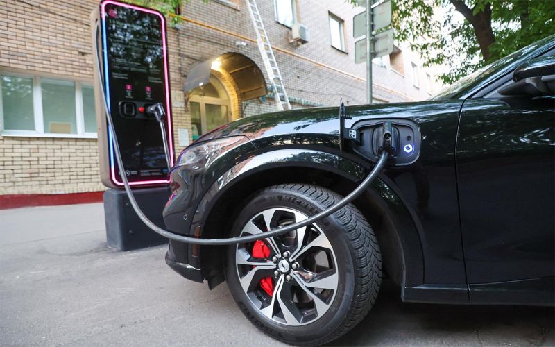 В Москве избавились от бесплатных зарядок для электрокаров. Что случилось