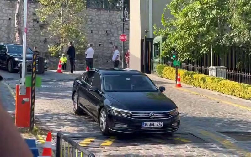 
            Вот на чем приехала российская делегация на переговоры в Стамбуле
        