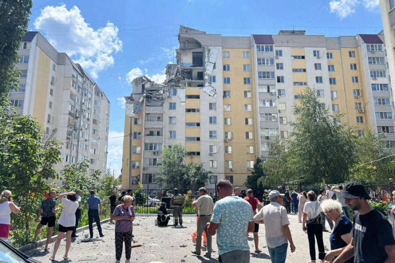 Взрыв газа в Саратове. Погиб ребенок, под завалами могут быть люди 