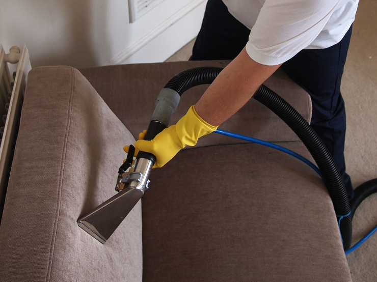 Очистка мягкой мебели: как продлить свежесть и гигиену в доме