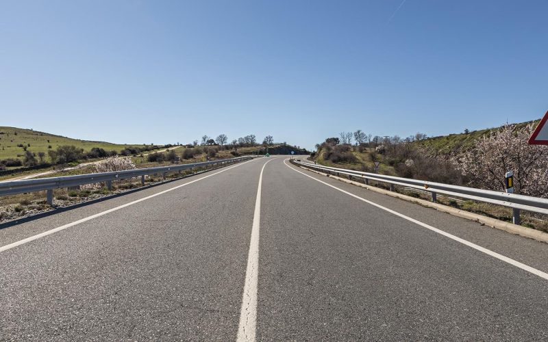 
            Что означает дорожная разметка 1.1 на дороге и на парковке, какой штраф
        