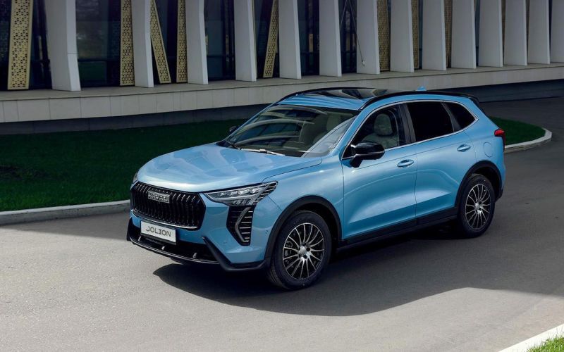 
            Эти 8 кроссоверов помогли оживить российский авторынок. Модели и цены
        