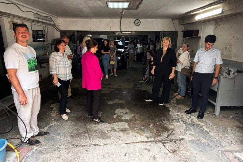 Эвакуация, сирены и задержанные рейсы. На Сочи обрушилась массированная атака БПЛА 