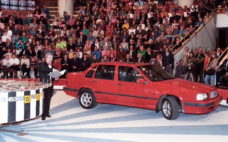 
            Якубовичу — 80 лет. Какие автомобили он разыгрывал в «Поле Чудес»
        