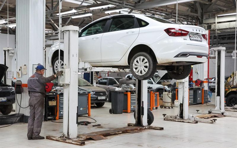 
            Какие автомобили россияне чинят чаще остальных. Мы все узнали
        