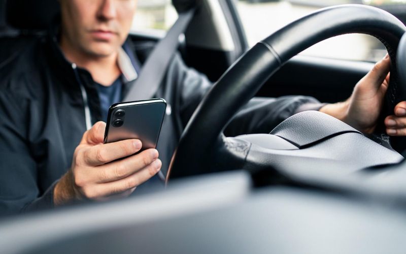 
            МВД предупредило о схеме с фейковыми штрафами. Они приходят в мессенджере
        