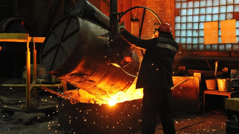 Новак поручил министерствам проработать меры развития металлургии