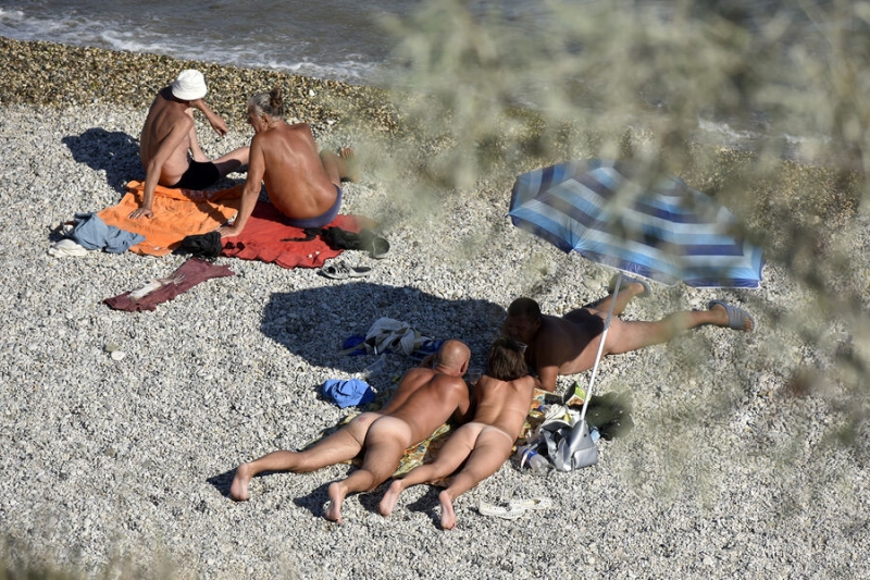 Нудисты в огненной ловушке и эвакуация базы отдыха: лес загорелся на Кубани после атаки дрона 