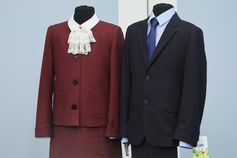 «Образ старой девы 50-х годов». Как выглядит школьная форма по новому ГОСТу 