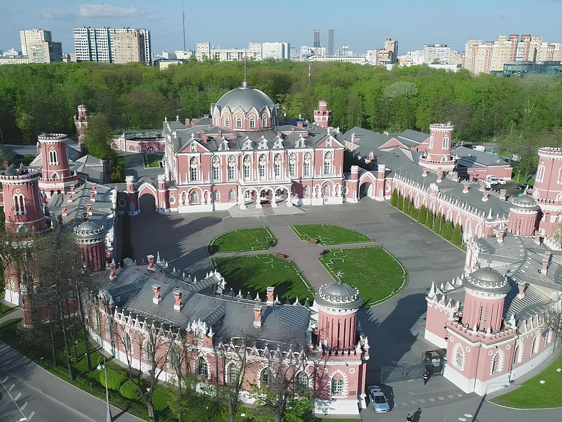 Петровский парк в Москве: отдых, природа и развлечения