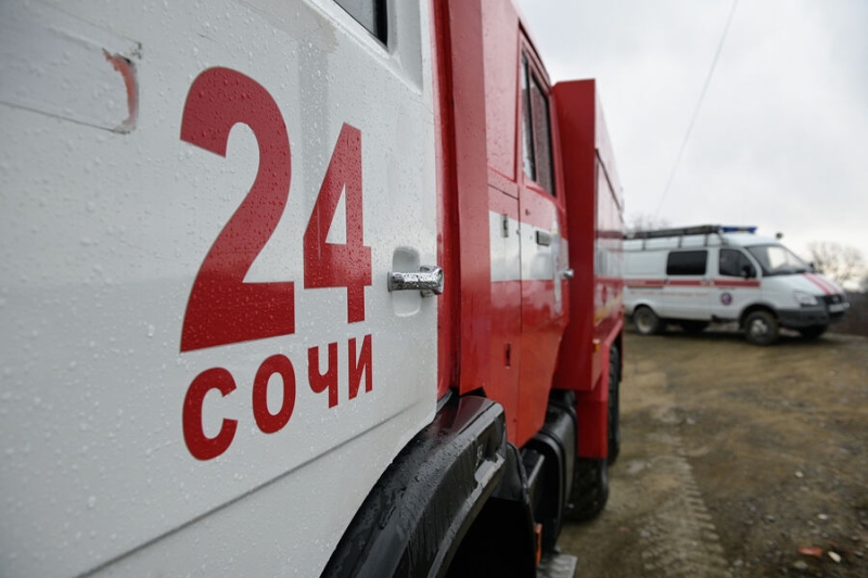 Пожары, взрывы и вой сирены. Как российские регионы пережили масштабную атаку беспилотников 