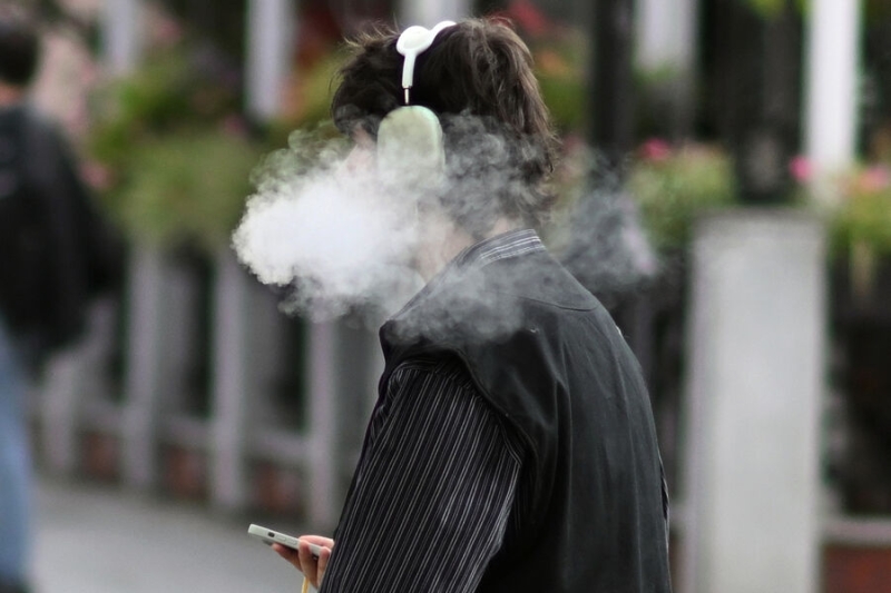 «Радикальные меры»: в России через два месяца могут полностью запретить вейпы 